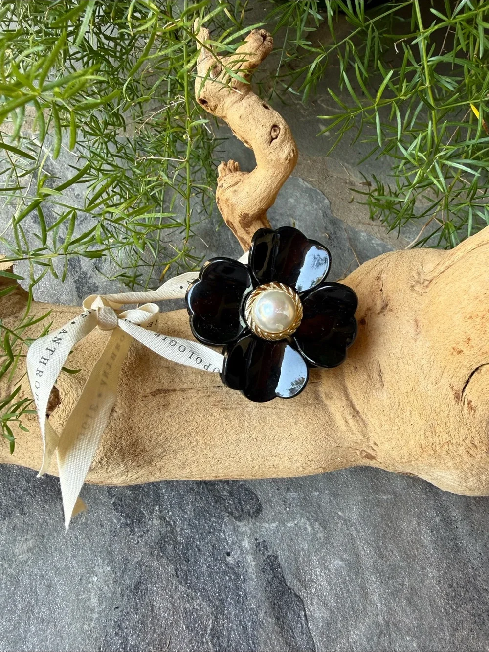New🌟Anthropologie-Bloom Flower Claw Clip-Black Pearl
